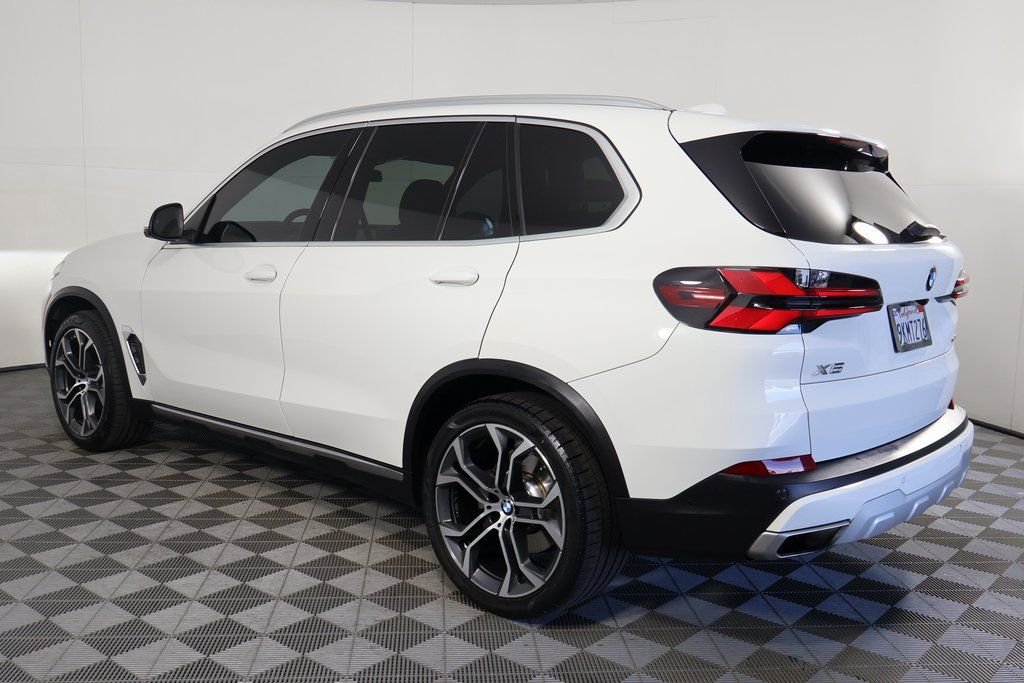 Used 2024 Alpine White BMW sDrive40i image 6