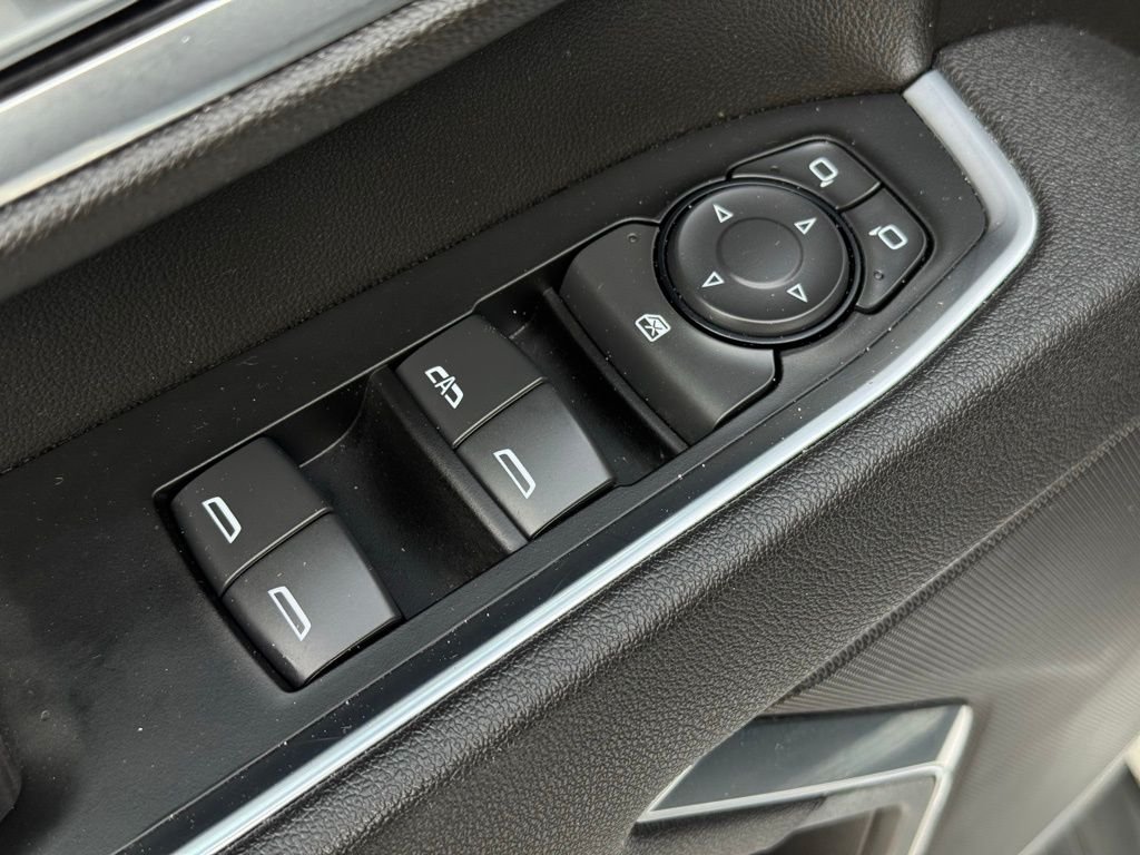 Used 2025 White Chevrolet LT image 30