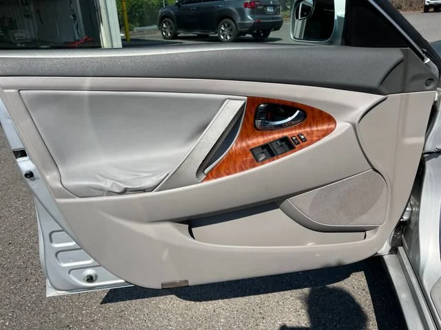 Used 2008 Classic Silver Metallic Toyota LE image 15