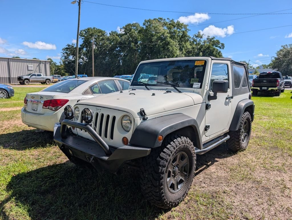 Used 2008 Green Jeep X image 1