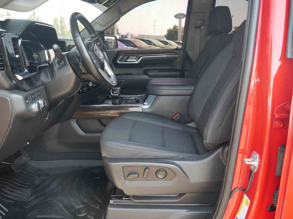 Used 2025 Red GMC Elevation image 31