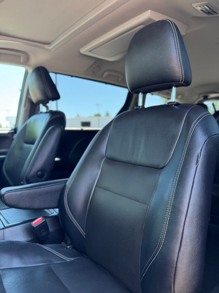 Used 2016 Midnight Black Metallic Toyota SE Premium image 41