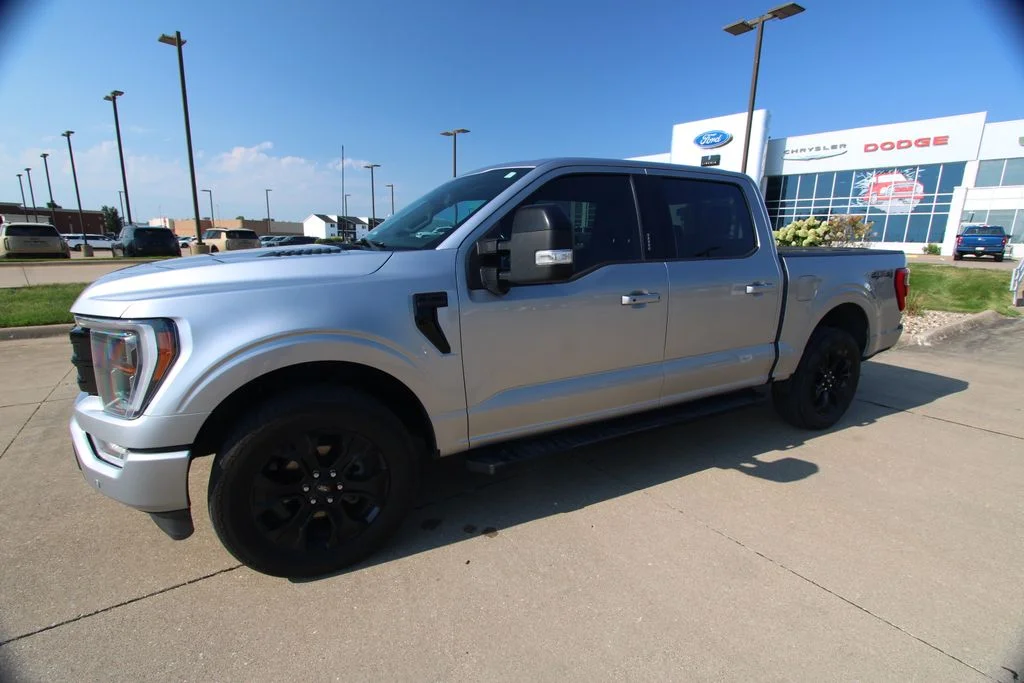 Used 2023  Ford Lariat image 20