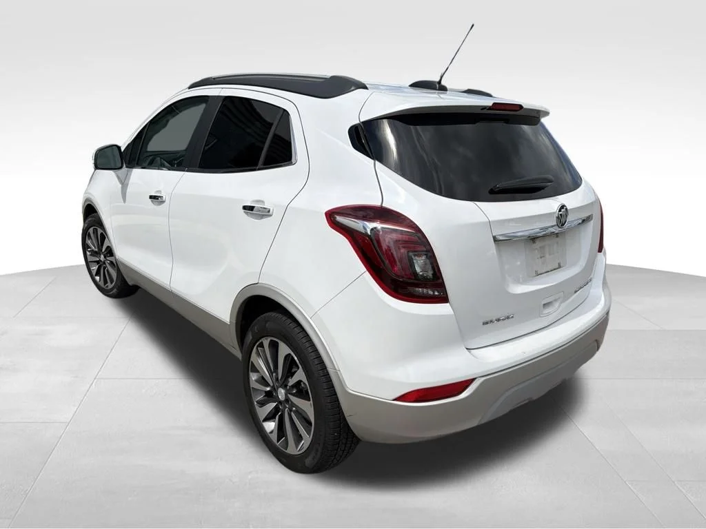 Used 2018 White Frost Buick Essence image 30