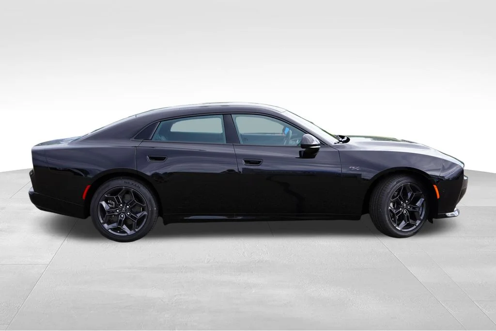 New 2026 Diamond Black Crystal Pearlcoat Dodge R/T image 2