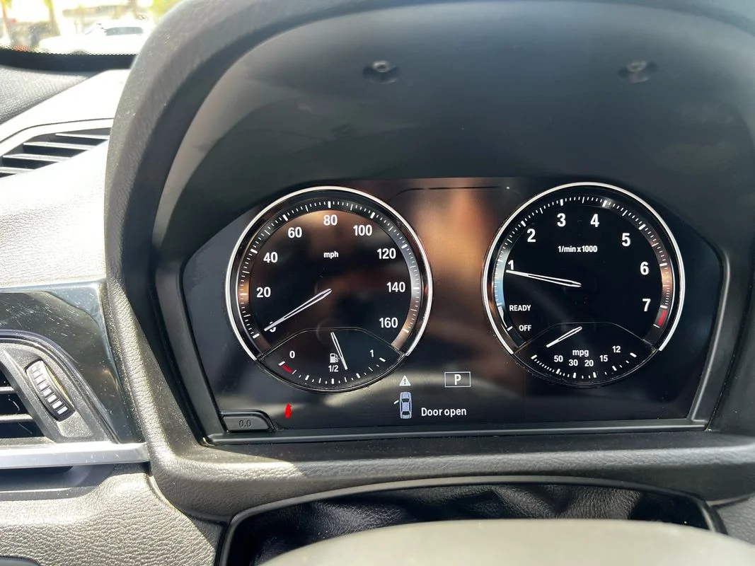 Used 2018  BMW xDrive28i image 18