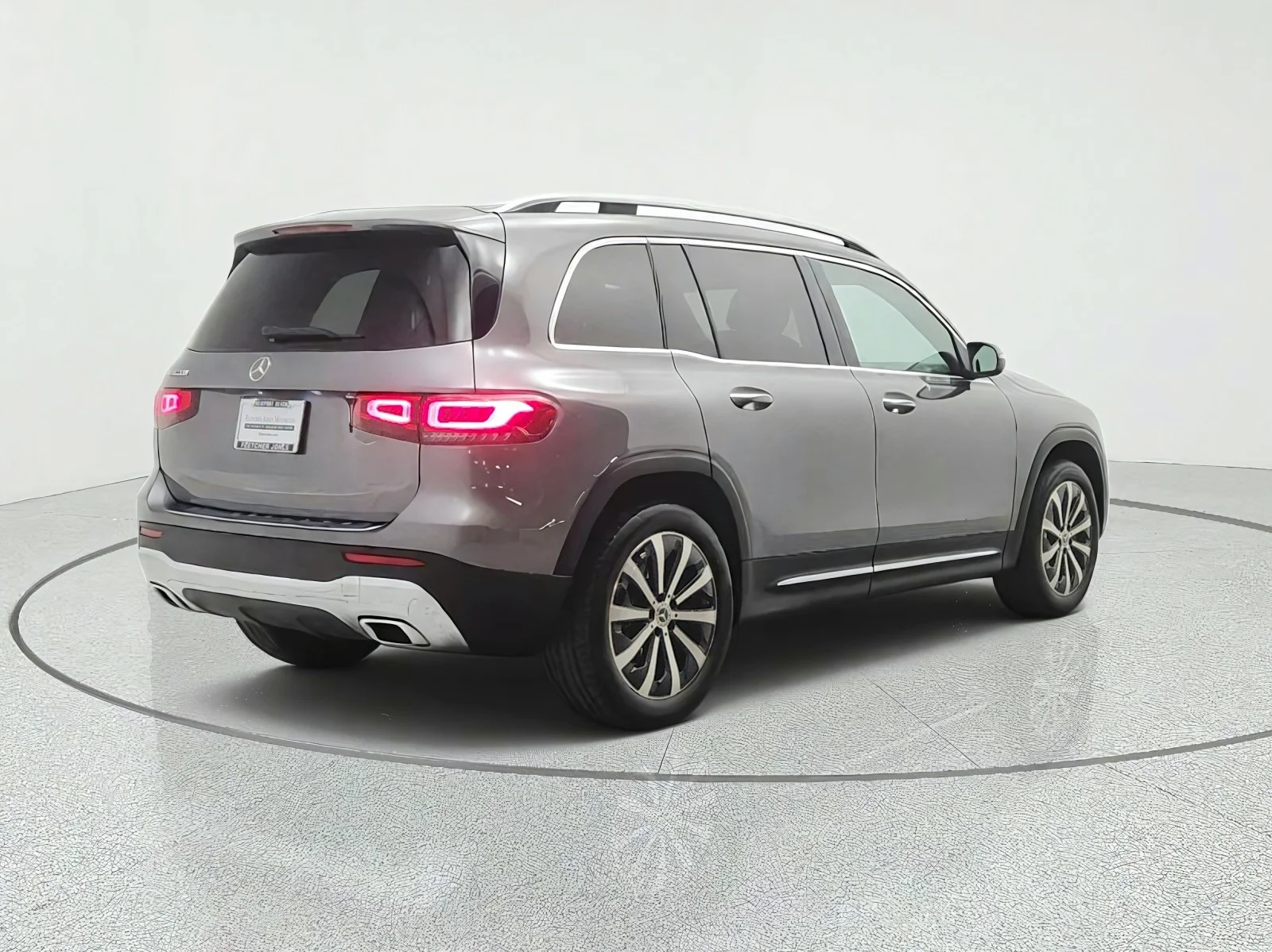 Used 2022 Mountain Grey Metallic Mercedes-Benz GLB 250 SUV image 5