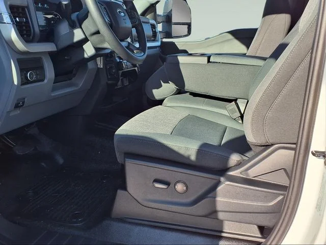 2026 Ford F-350 Super Duty XLT - Photo 11