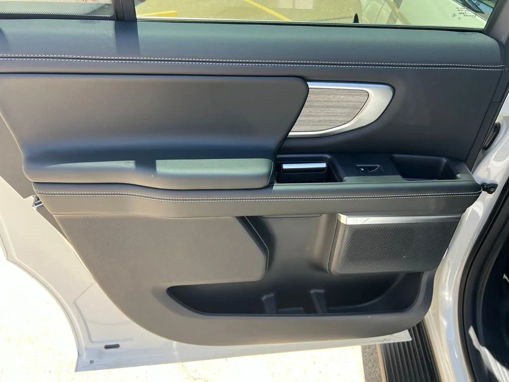 New 2027 Star White Metallic Tri-Coat Ford MAX Platinum image 23