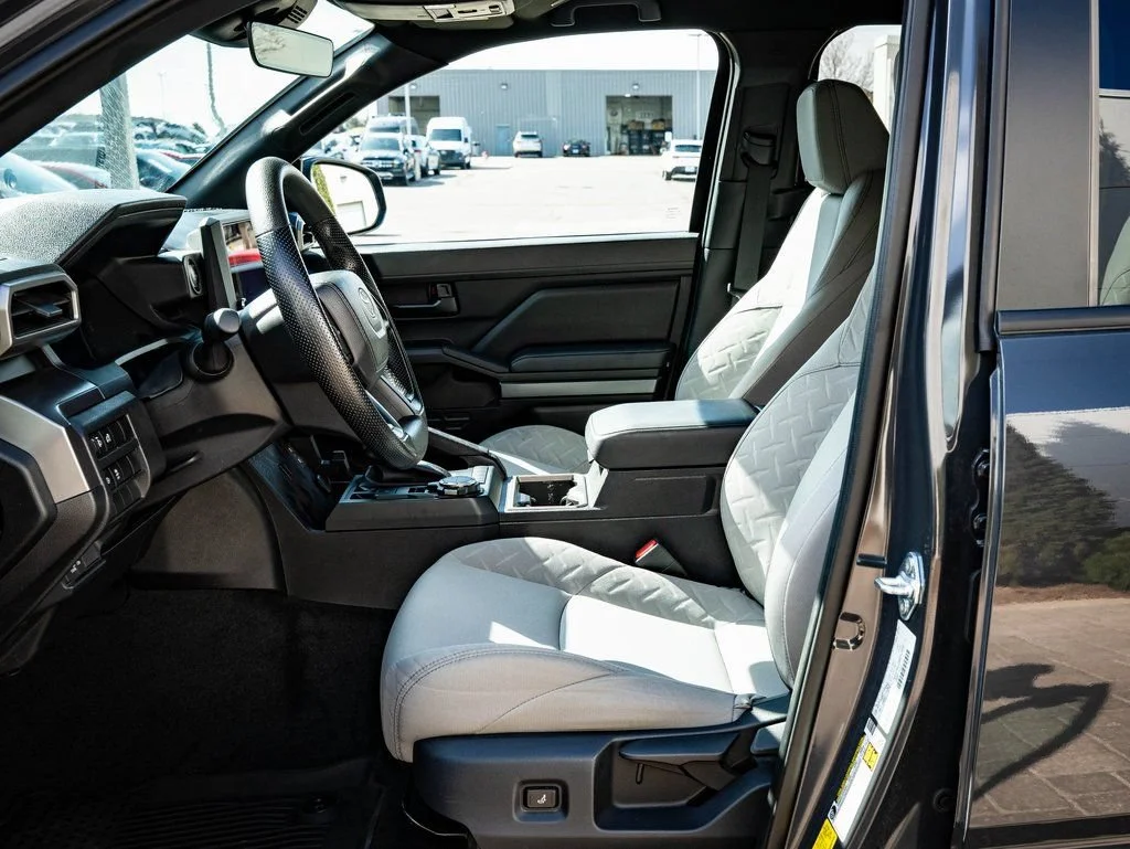 Used 2025 Underground Toyota SR5 image 20