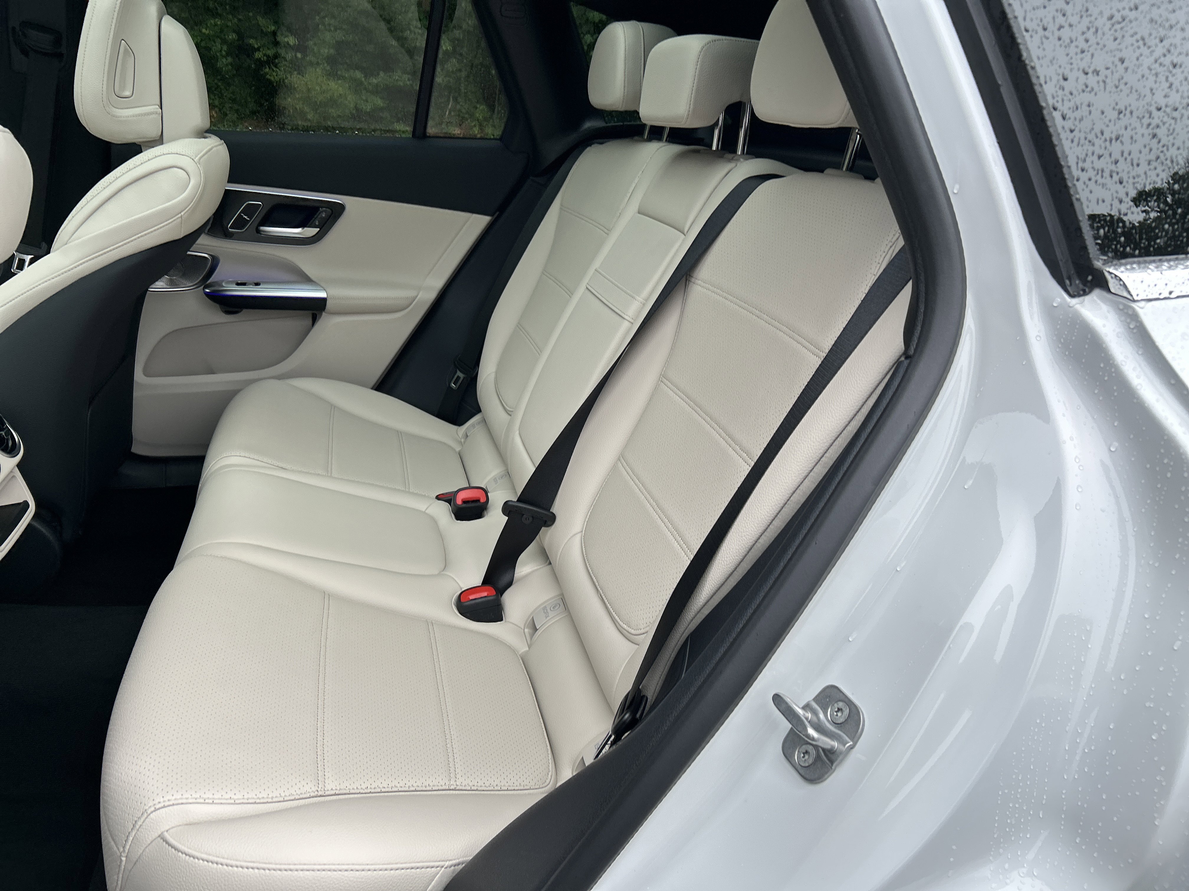 New 2026 MANUFAKTUR Moonlight White Metallic Mercedes-Benz GLC 300 SUV image 37