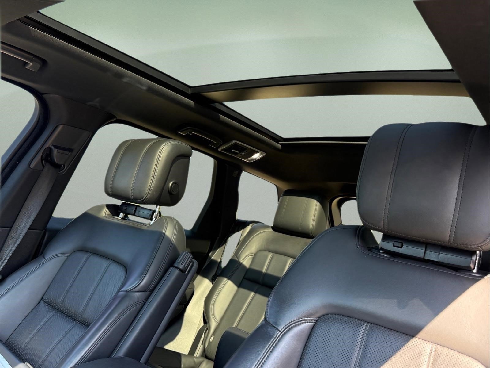 Used 2019  Land Rover Dynamic image 18