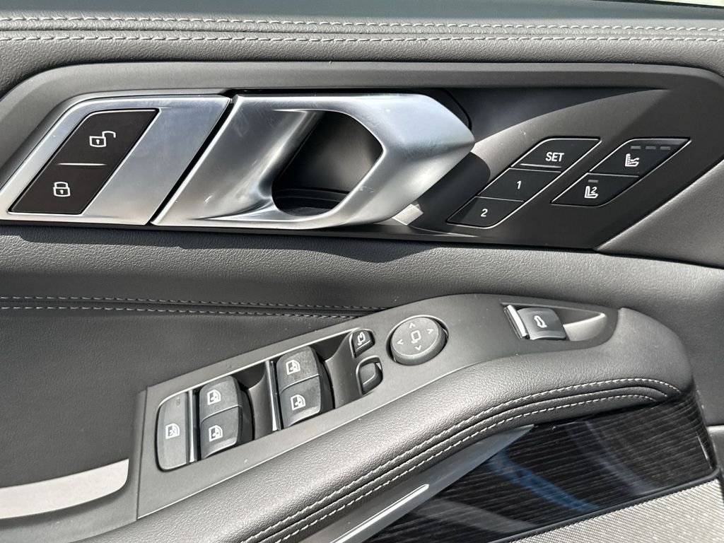 New 2026 Black BMW M60i image 13