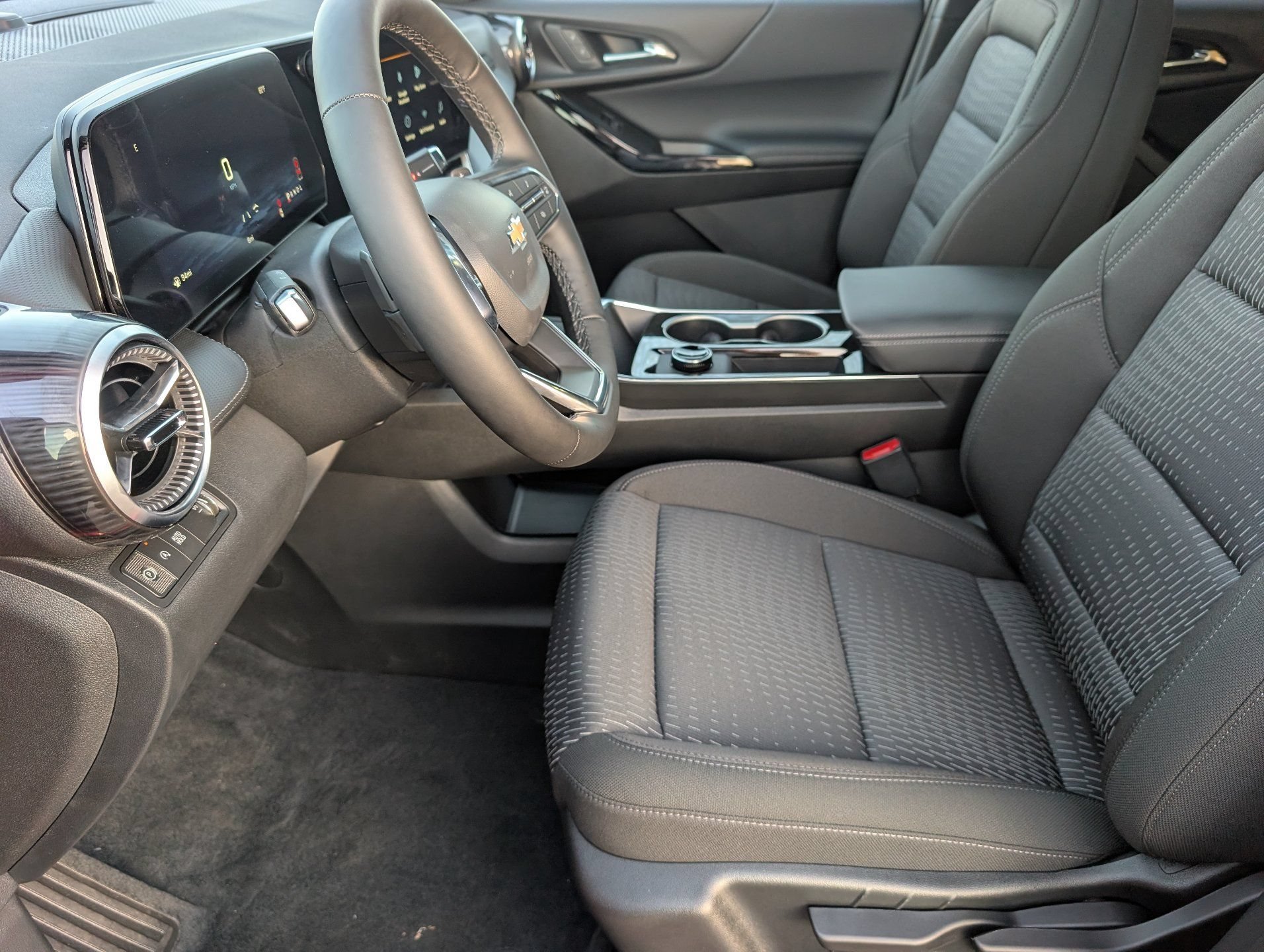 2027 Chevrolet Equinox LT - Photo 18