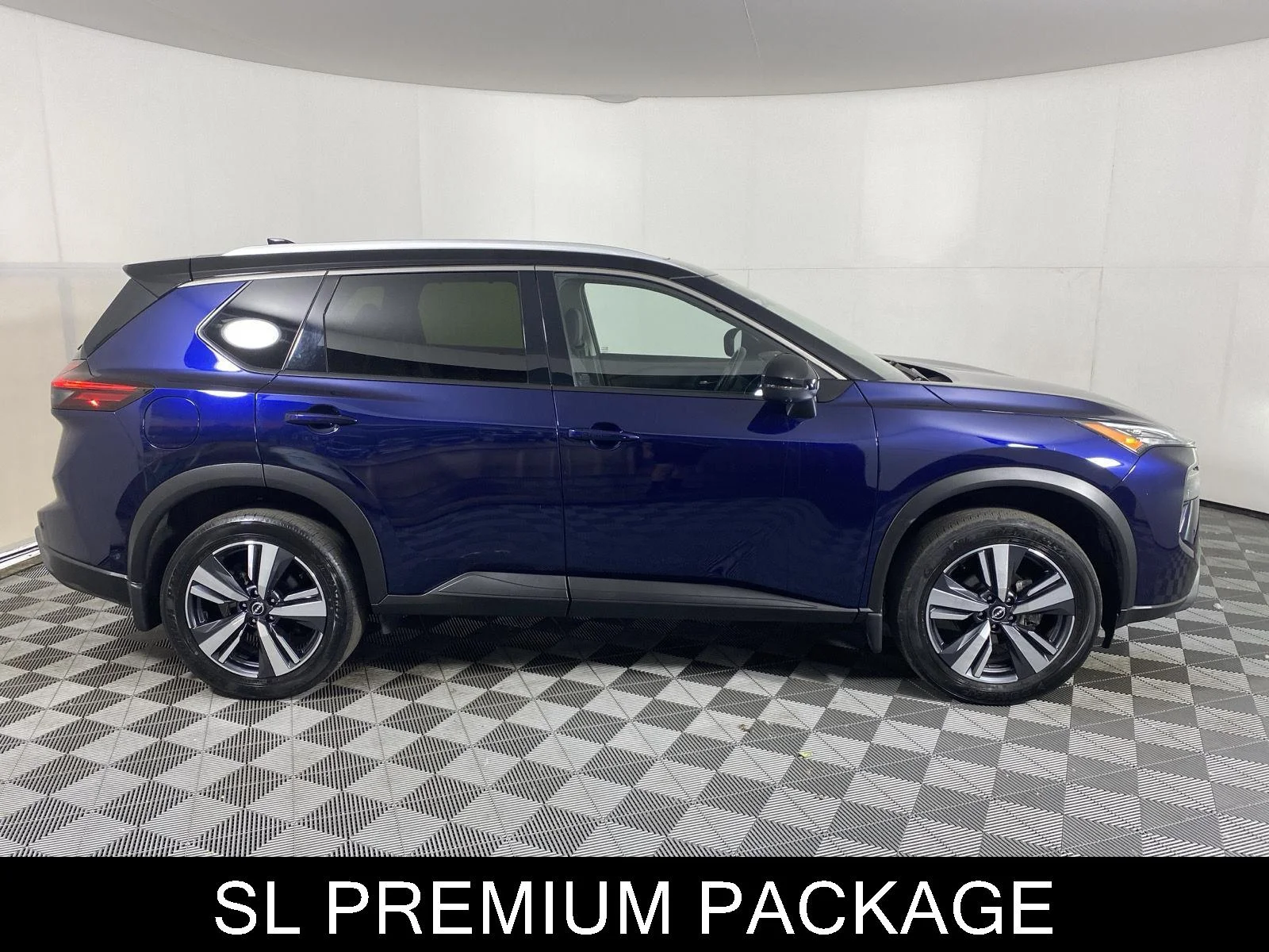 Used 2024 Deep Ocean Blue Pearl/Super Black Nissan SL image 3