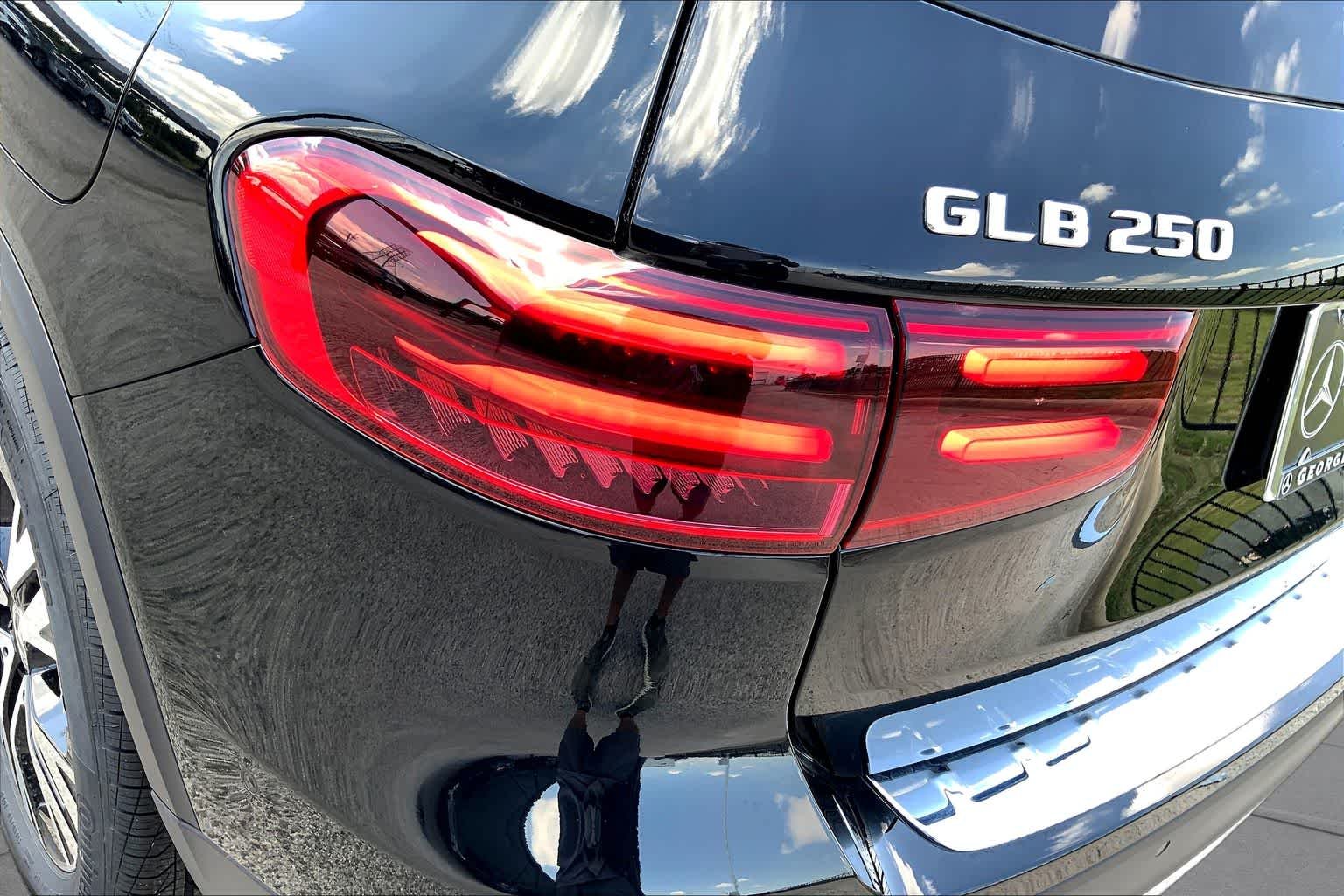 2025 Mercedes-Benz GLB Base - Photo 6