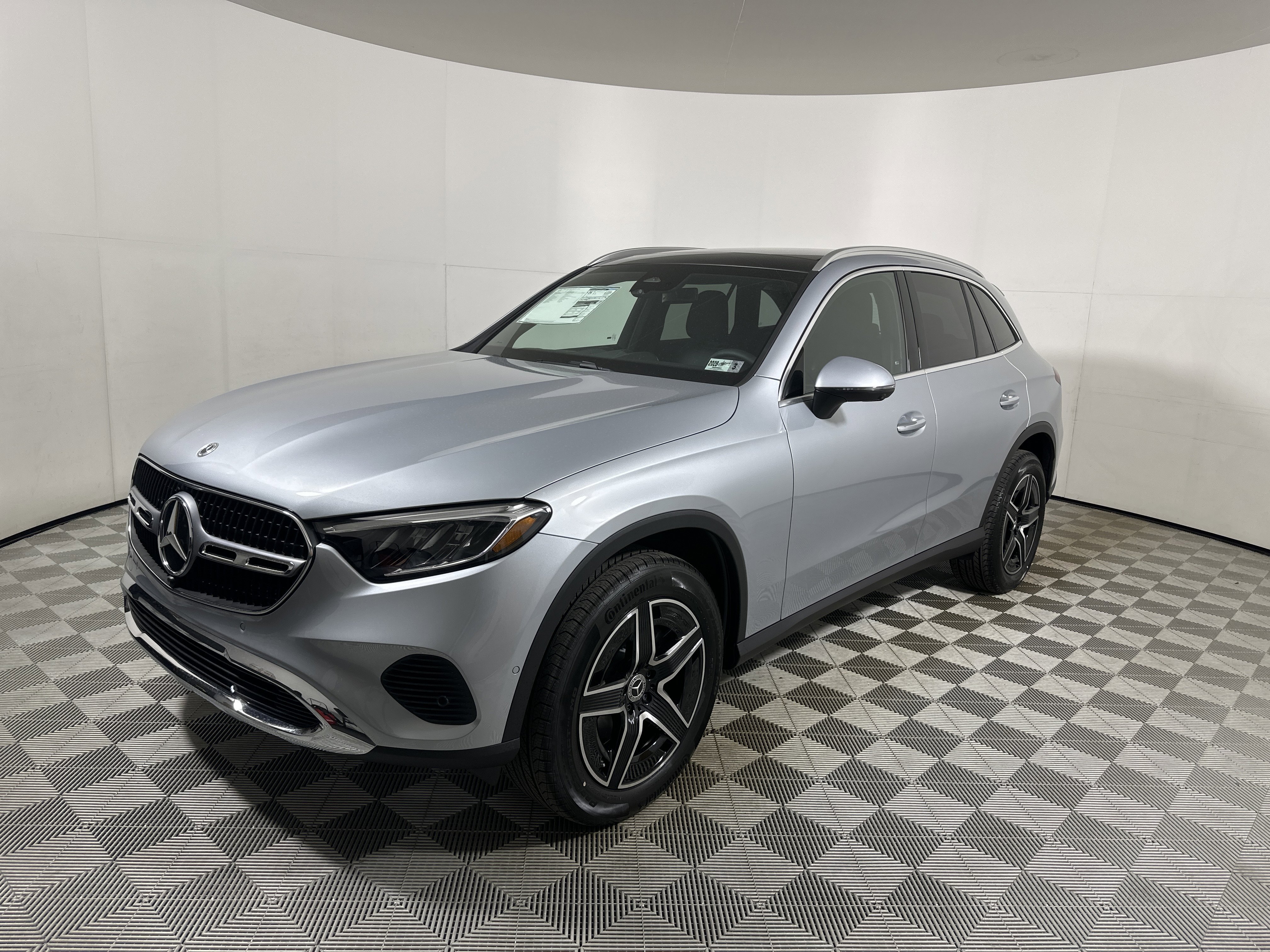 New 2026 Cirrus Silver Metallic Mercedes-Benz GLC 300 image 3