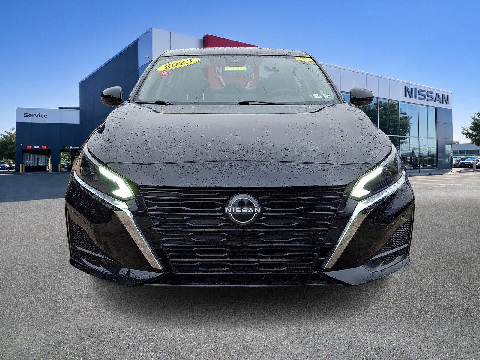 Used 2023 Super Black Nissan 2.5 SV image 1
