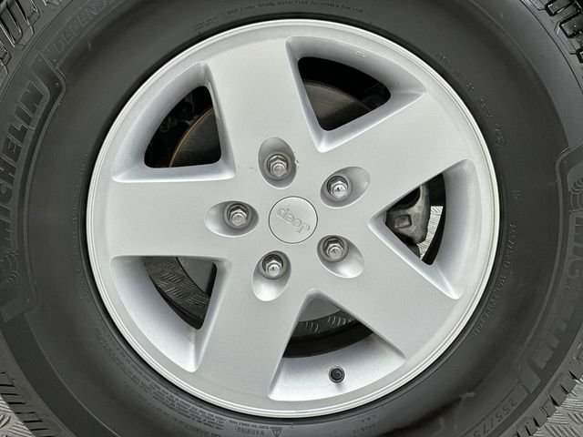 Used 2017 Silver Jeep Sport image 10