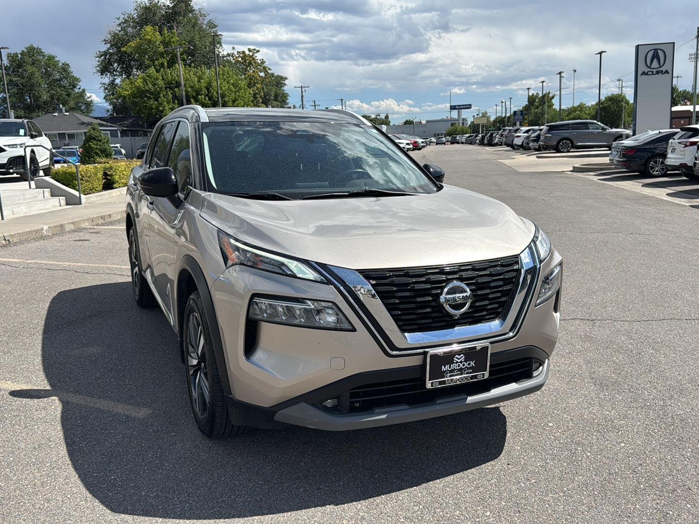Used 2021 Champagne Silver Metallic/Super Black Nissan SL image 16