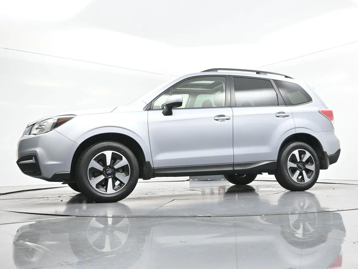 Used 2018 Ice Silver Metallic Subaru Premium image 42