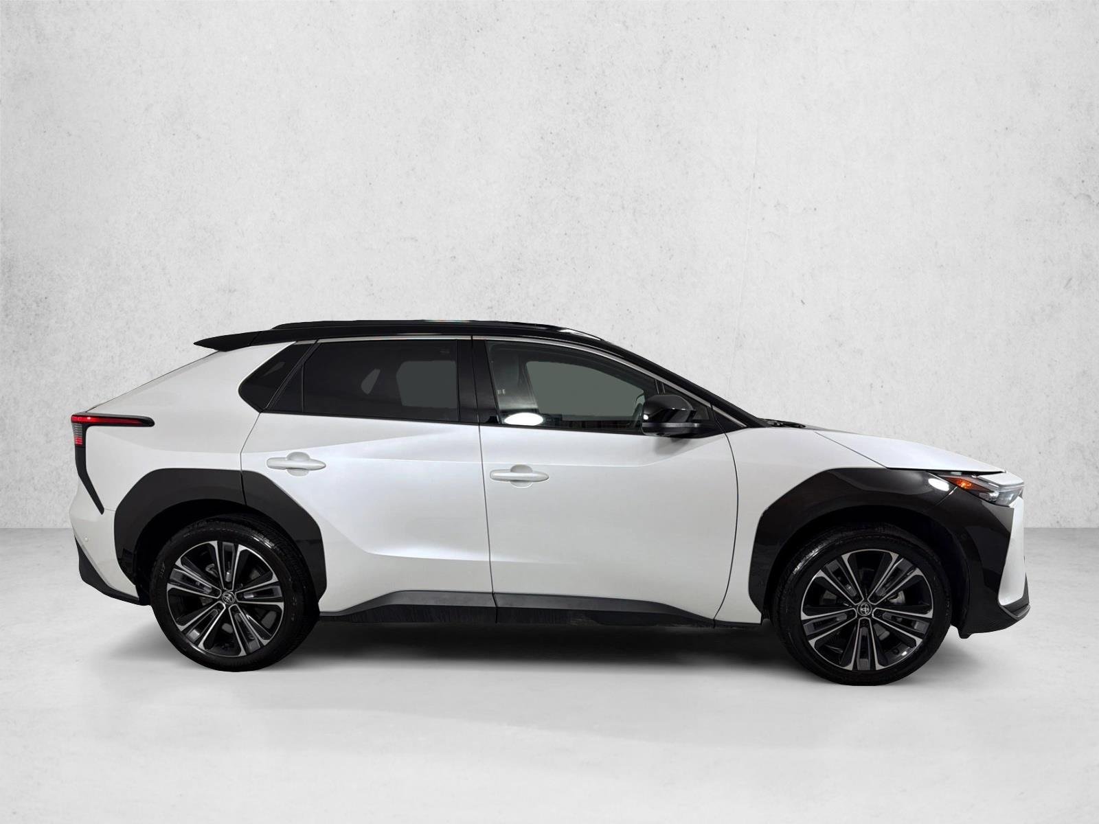 Used 2024 White Toyota XLE image 6