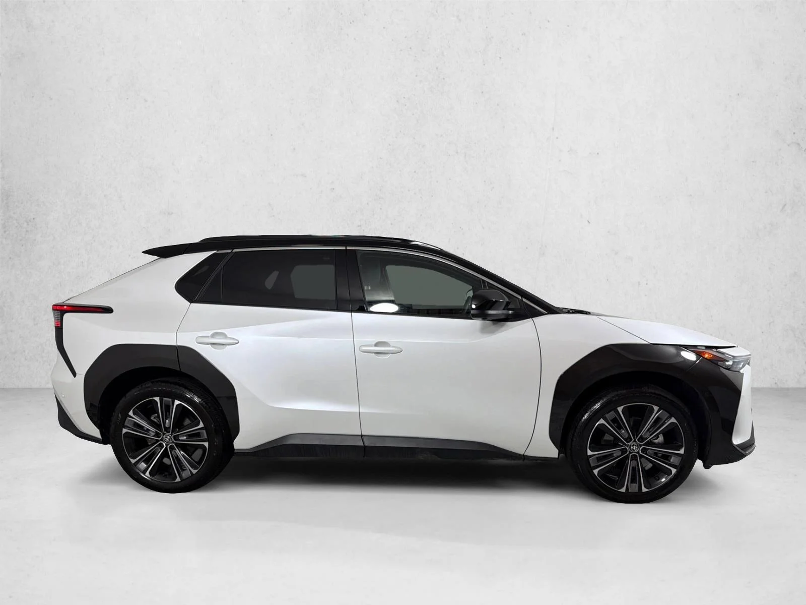 Used 2024 White Toyota XLE image 6