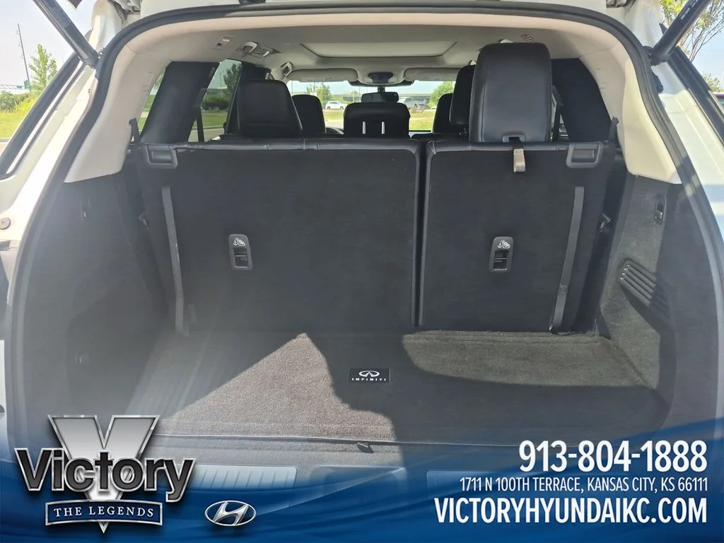 Used 2022 White INFINITI LUXE image 23