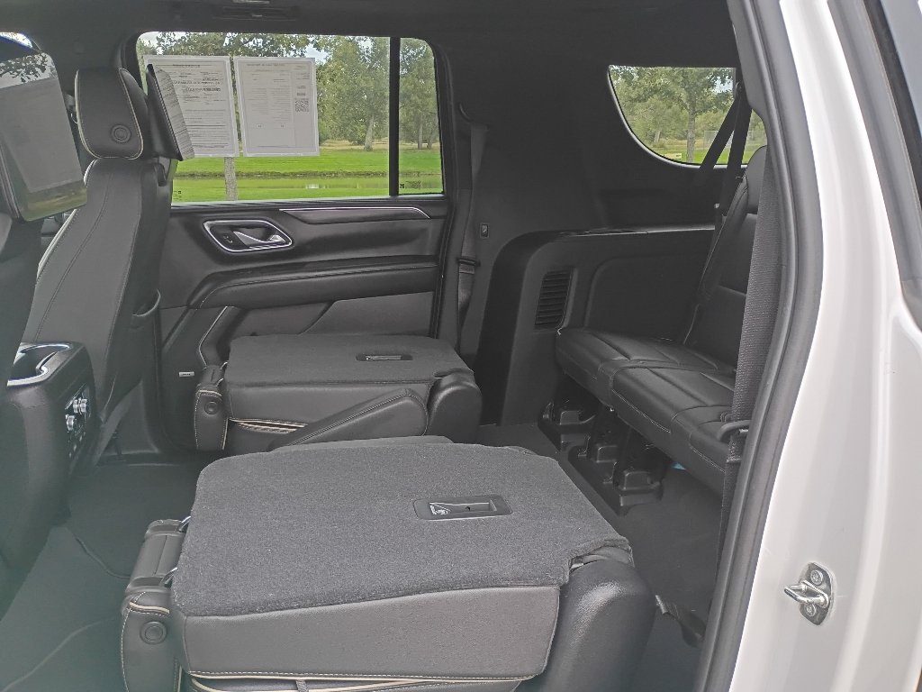 Used 2021 White Frost Tricoat GMC SLT image 21
