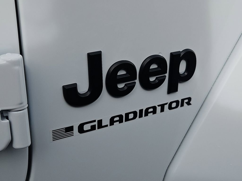 New 2026 Bright White Clear-Coat Exterior Paint Jeep Sahara image 25