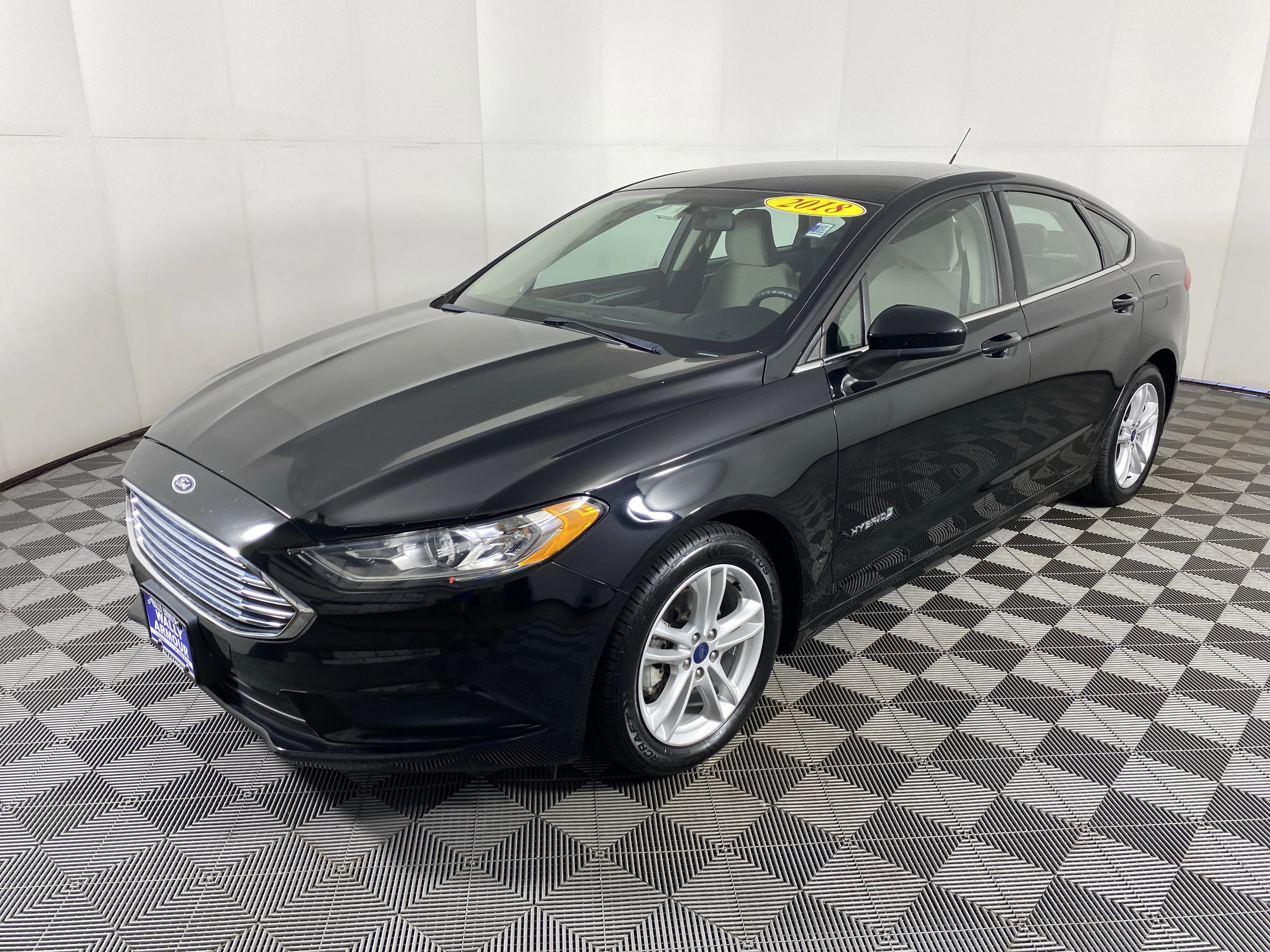 Used 2018 Shadow Black Ford S image 9