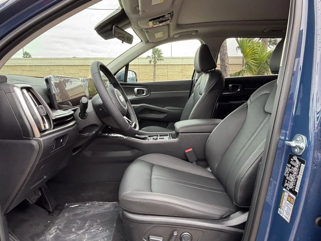 2025 Kia Sorento S - Photo 15