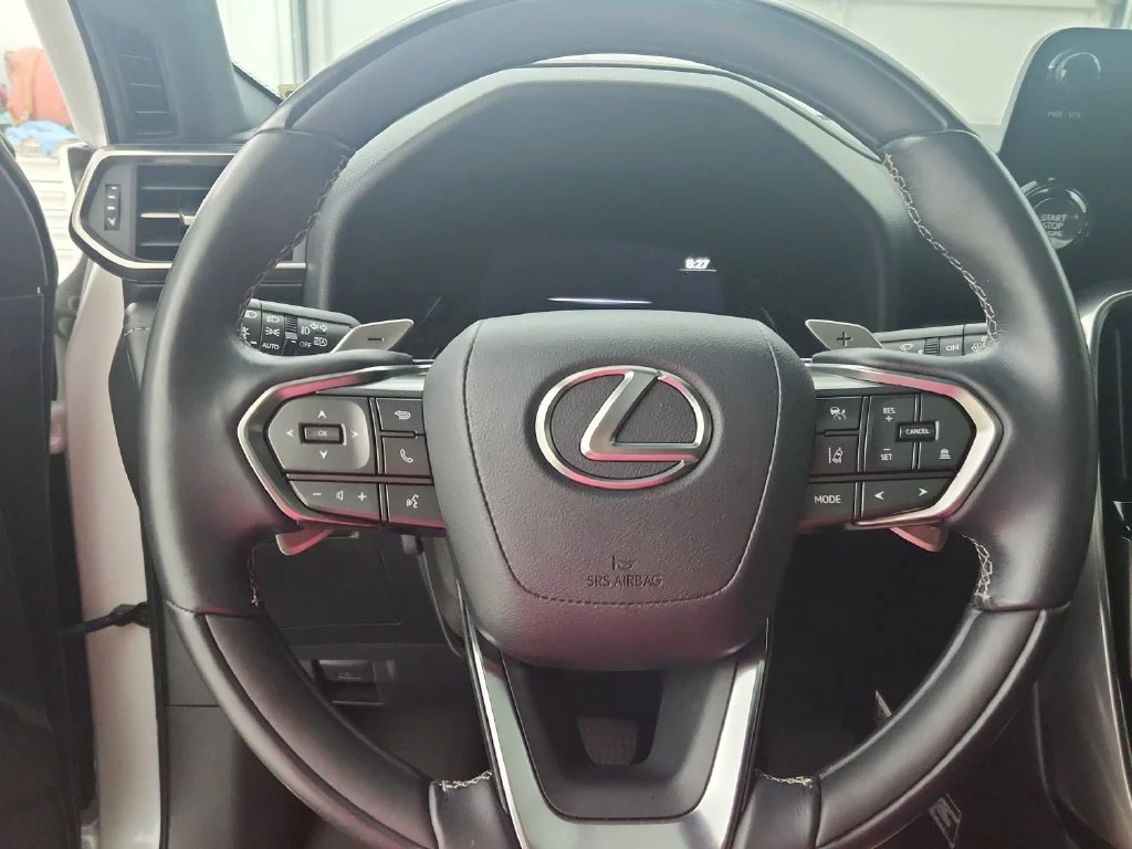 Used 2024 White Lexus 600 Luxury image 24