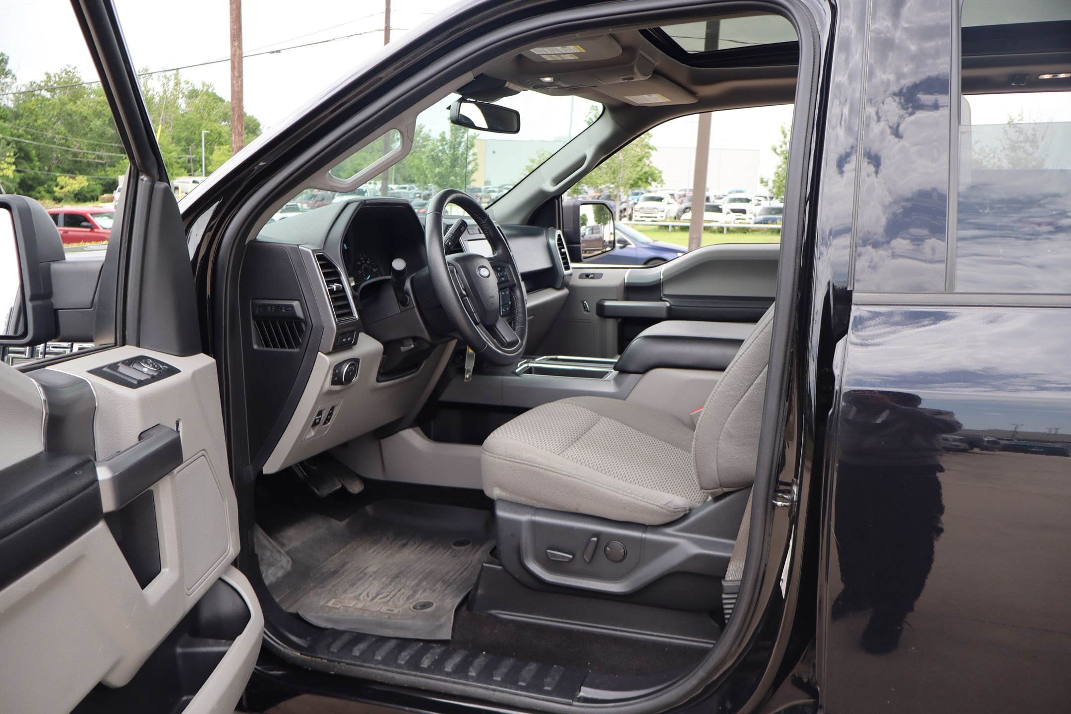 Used 2020 Black Metallic Ford XLT image 25