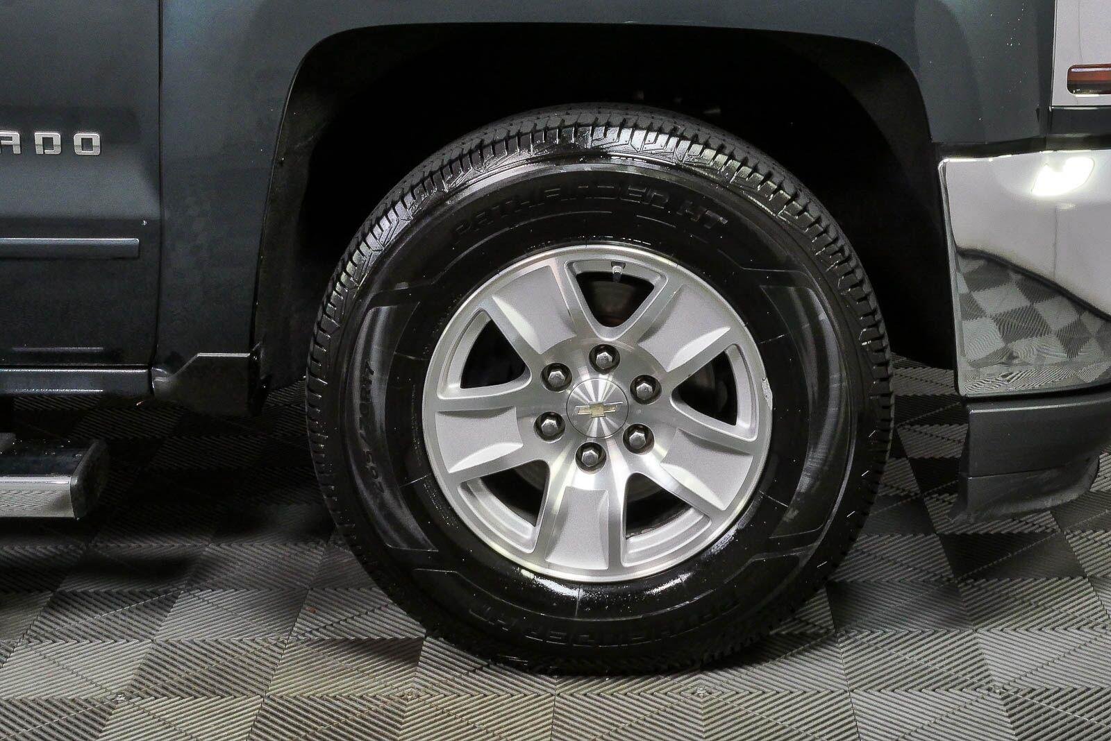 Used 2017 GRAPHITE METALLIC Chevrolet LT image 35