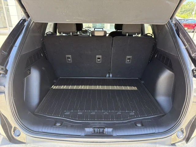 Used 2022 Black Ford SE image 25