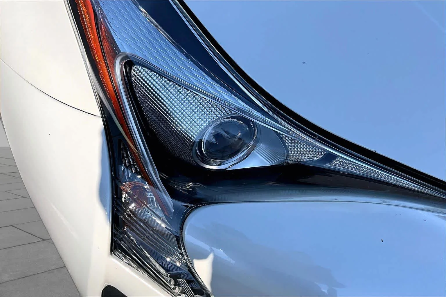 Used 2016 Blizzard Pearl Toyota Three image 23
