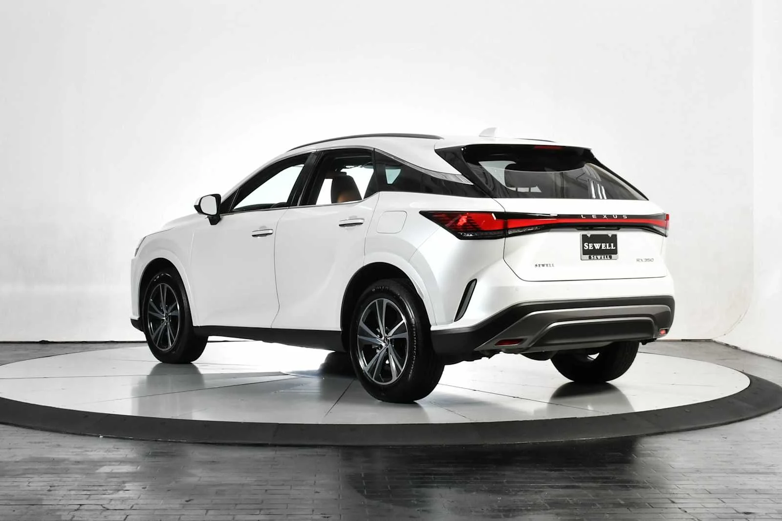 Used 2025 Eminent White Pearl Lexus Premium image 4