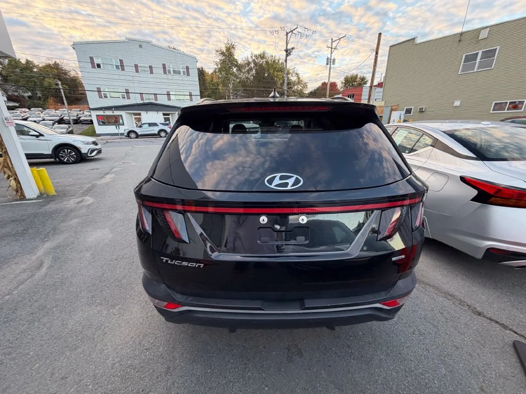 Used 2022 Black Hyundai SEL image 4