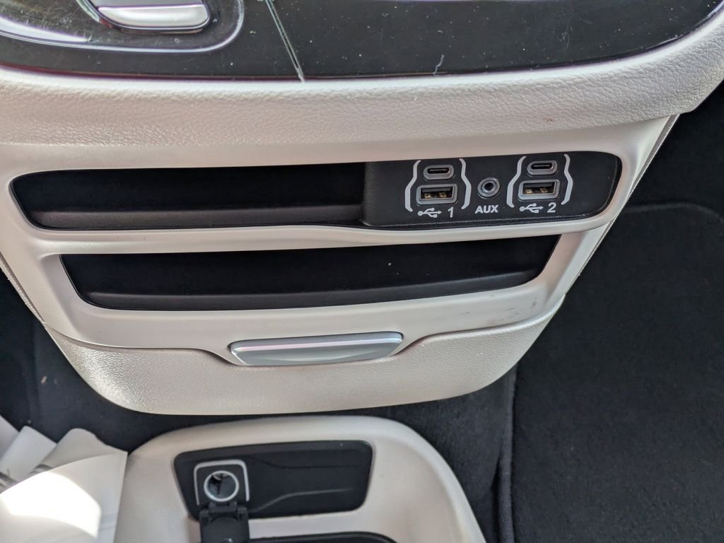 2024 Chrysler Pacifica Touring L - Photo 26