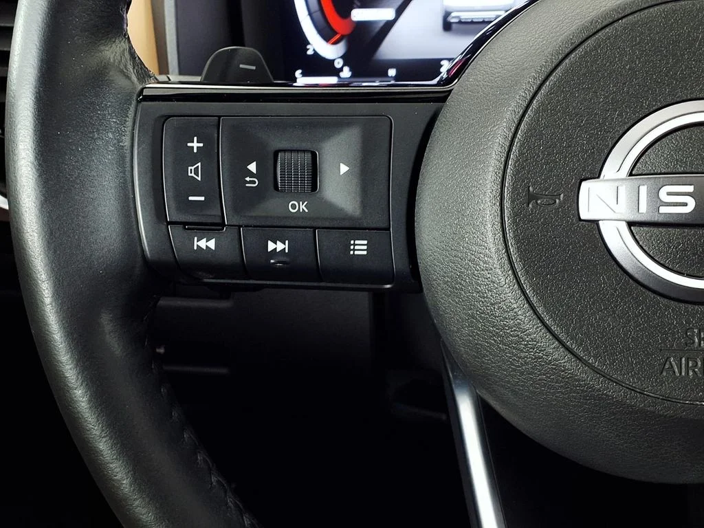 Used 2023 Gold Nissan Platinum image 21