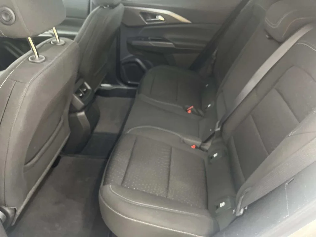 Used 2025 Summit White Chevrolet LT image 12