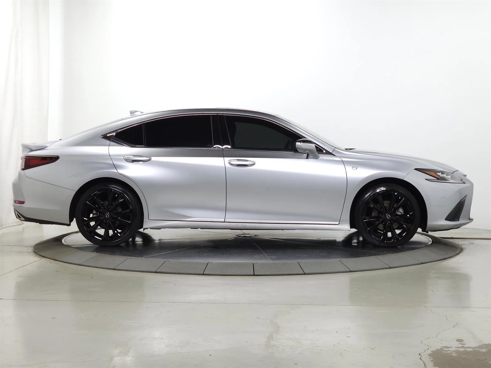 Certified Used 2023 Iridium 1l2 Lexus F SPORT Handling image 10