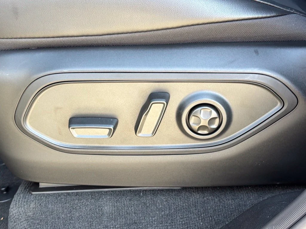 New 2027 Gray Jeep Laredo Altitude image 8
