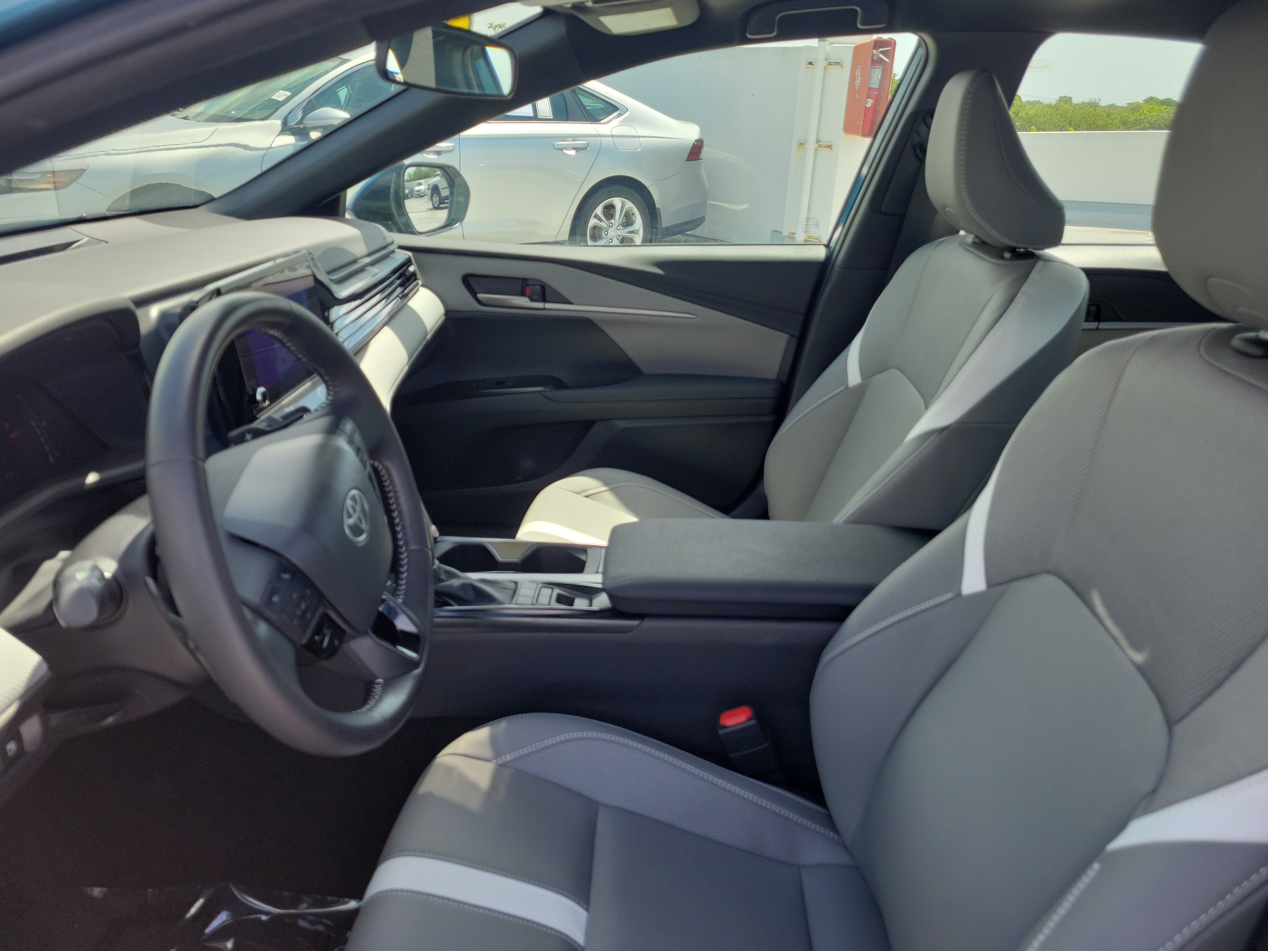 Used 2025 Ocean Toyota SE image 21