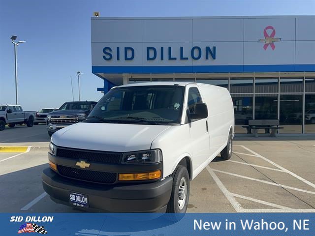 2026 Chevrolet Express 2500 Extended Work Van HD's photo