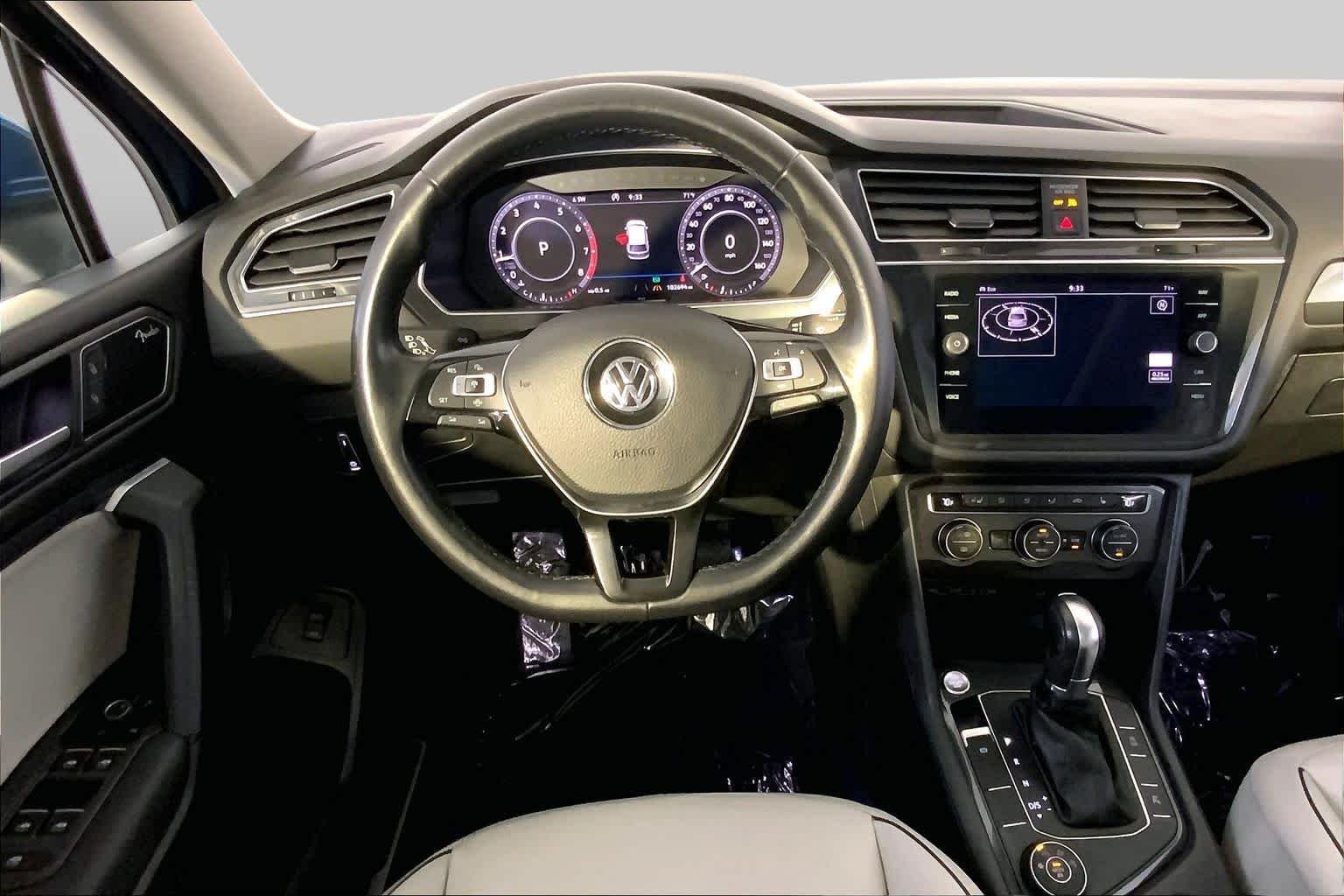 Used 2019 Deep Black Pearl Volkswagen SEL Premium image 6
