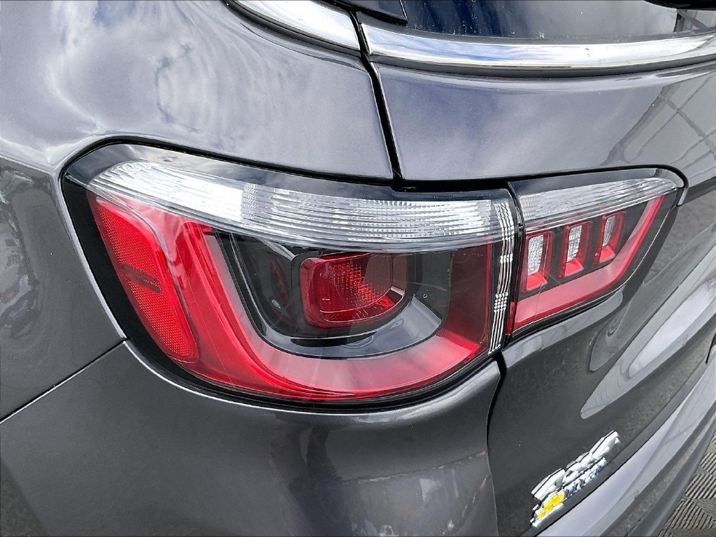 Used 2023 Granite Crystal Metallic Clearcoat Jeep Latitude Lux image 32