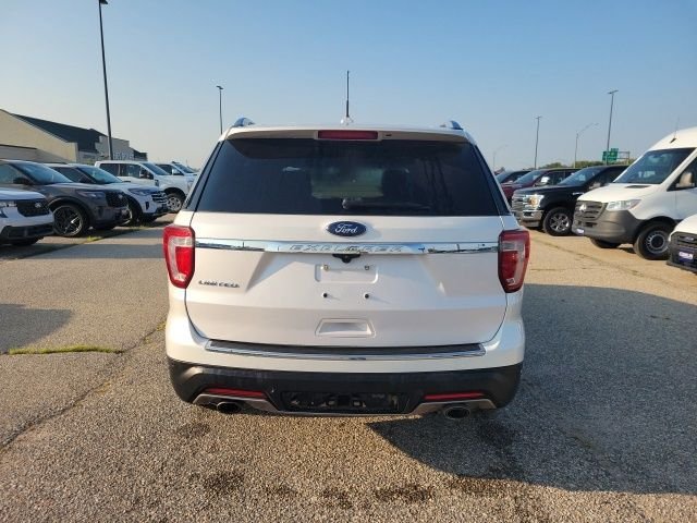 Used 2018 White Ford Limited image 22