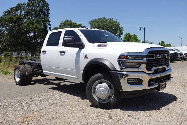 New 2025 Bright White Clear-Coat Exterior Paint RAM Tradesman image 2